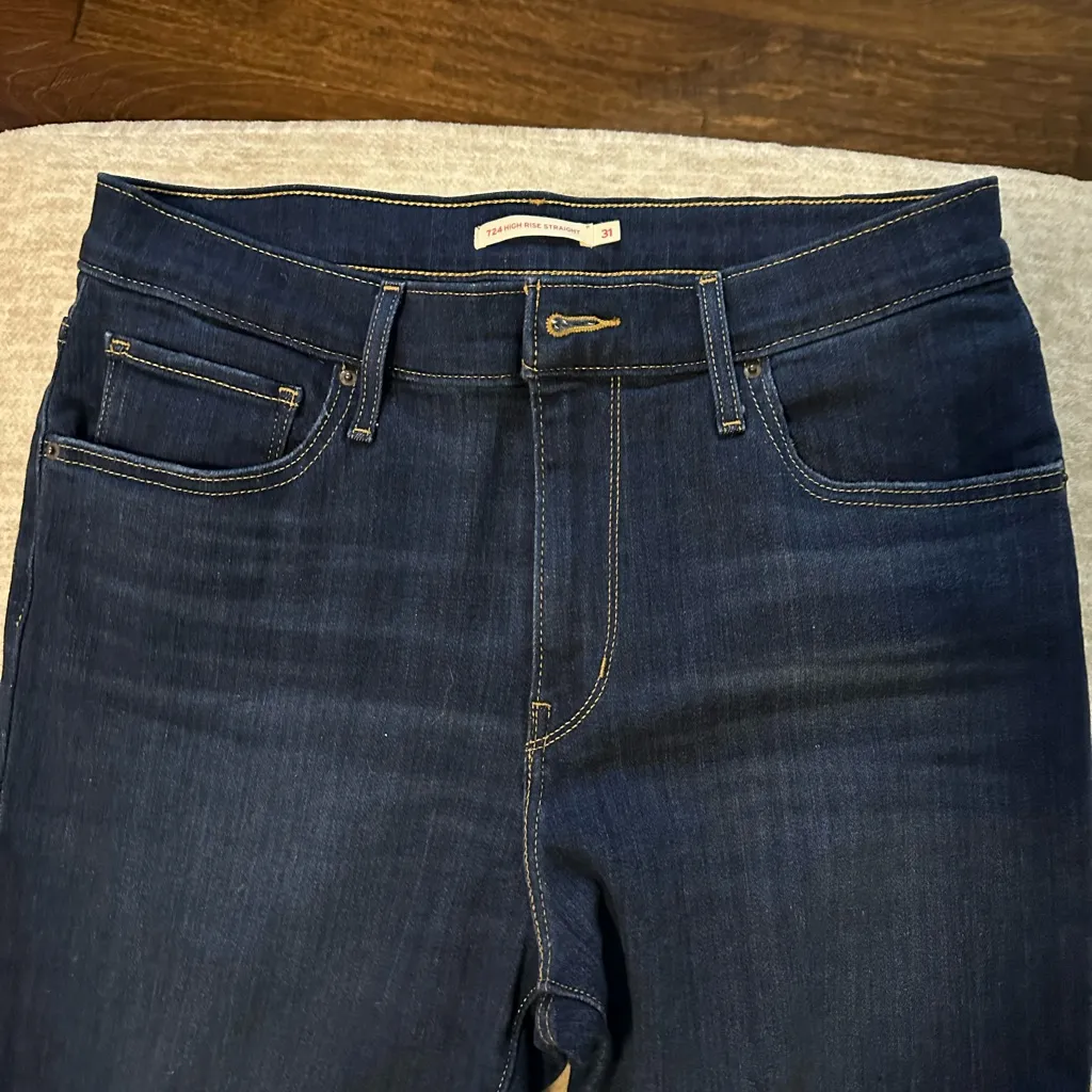 Women’s Levi High Rise Straight Jeans - Image 4