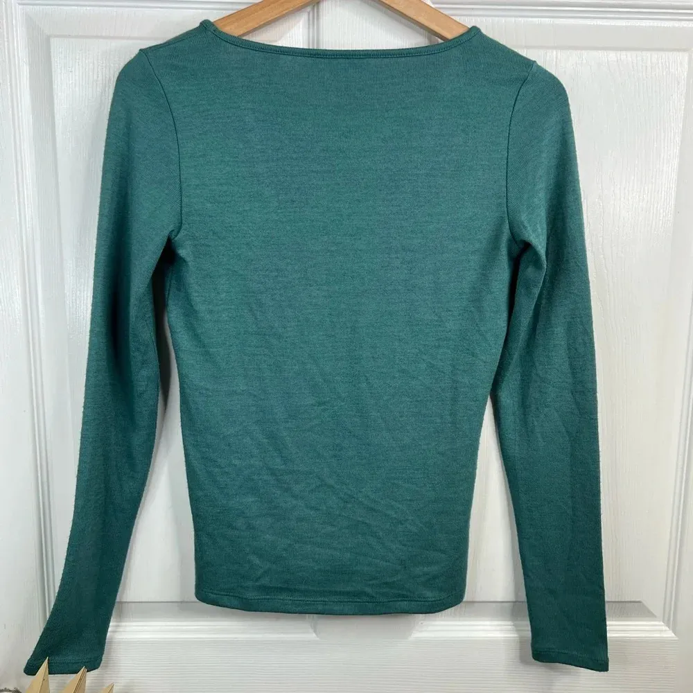 Vince Women's V-Neck Long Sleeve Blouse Green Size XS Casual Fall Light Sweater - Image 2