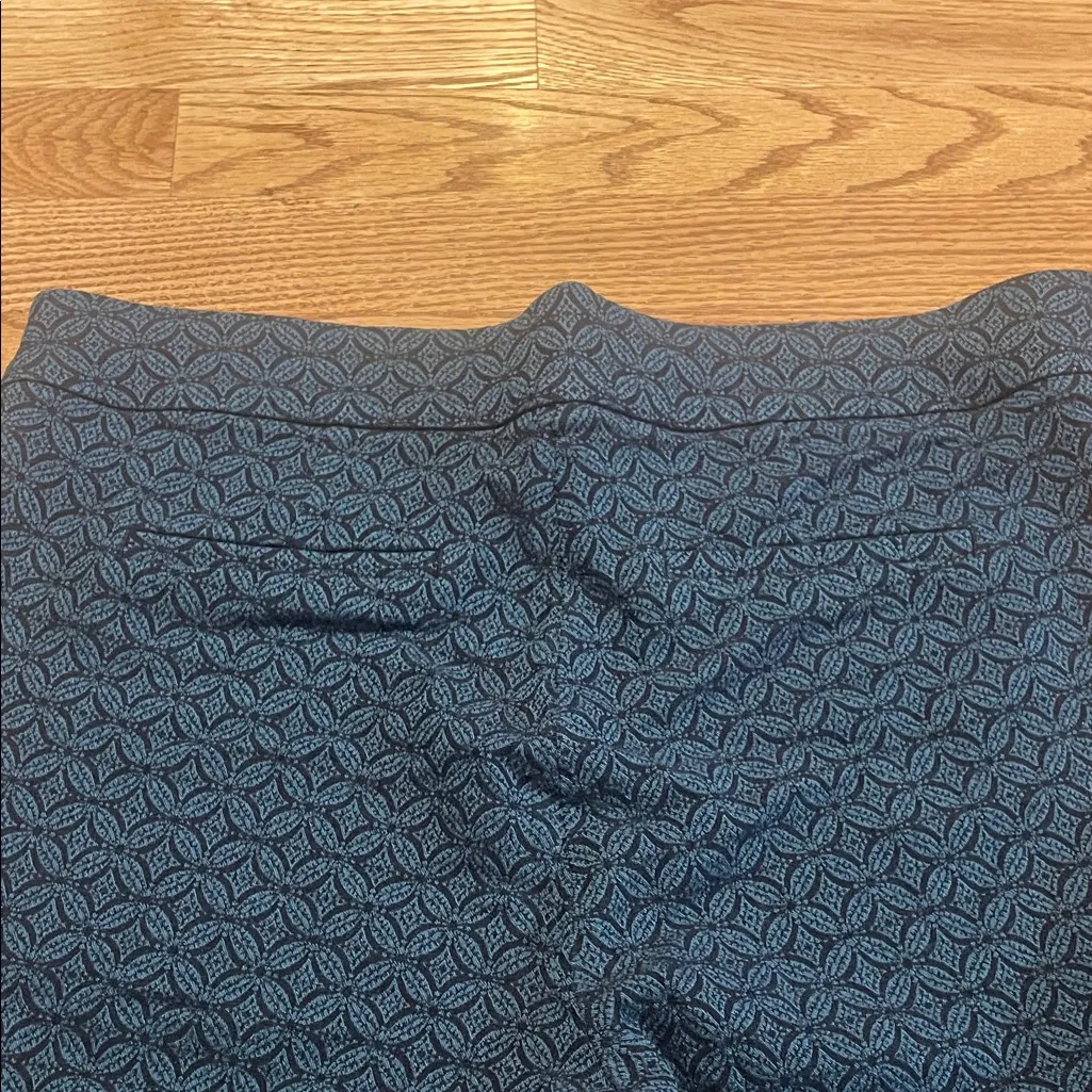 Roz & Ali Black Patterned Ankle Pants - Image 4