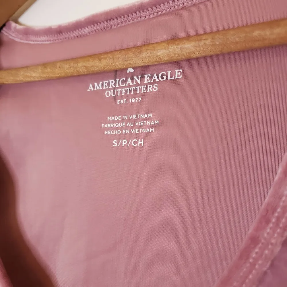 American Eagle Outfitters Velour Short Sleeve Top Ombre Purple Pink Size Small - Image 4