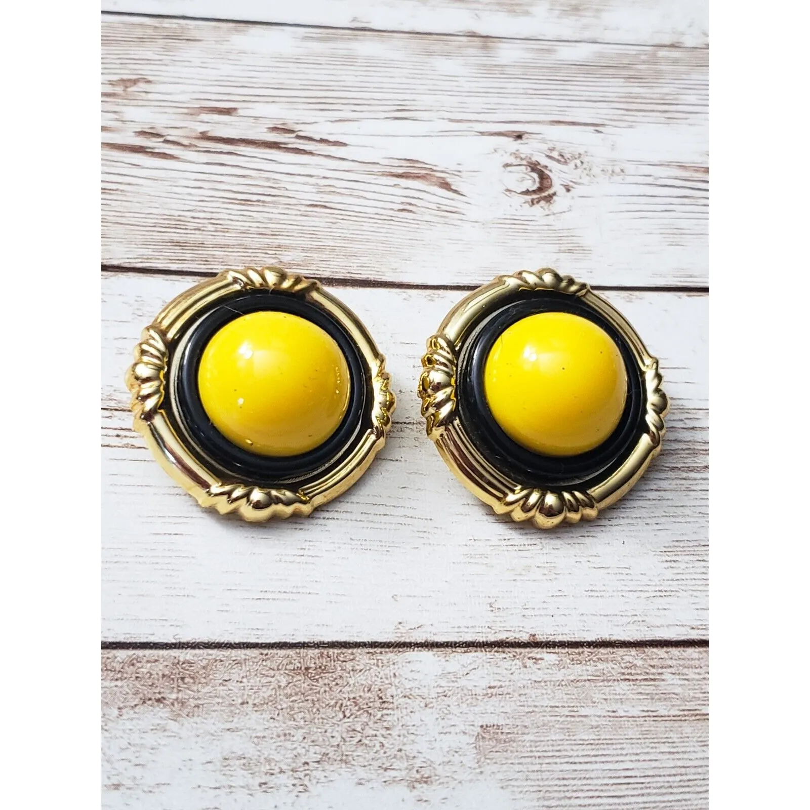 Vintage Clip On Earrings - Image 2