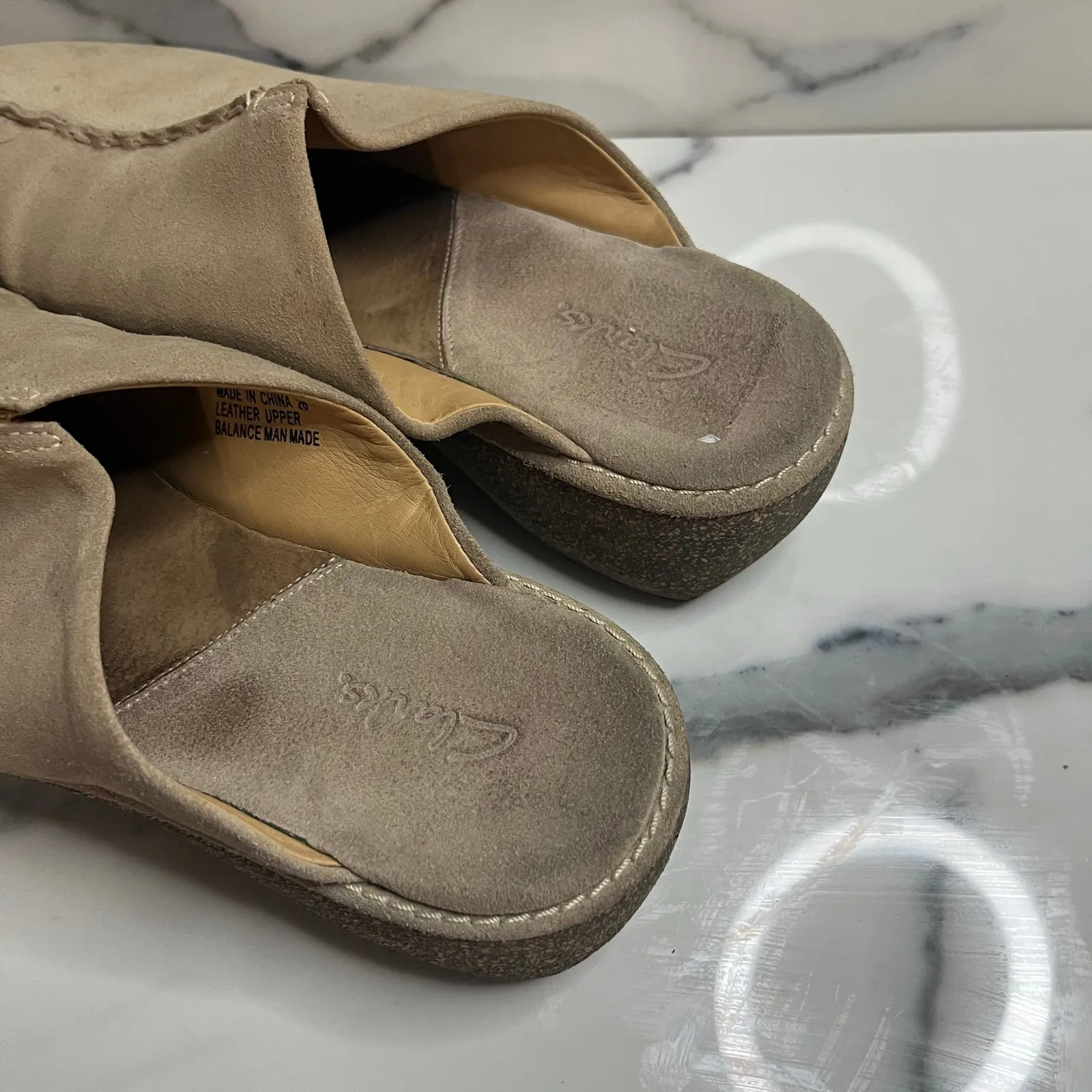 Clarks Women's Neutral Beige Leather Slide On Mules Sz 8 Comfort Outdoors - Image 4