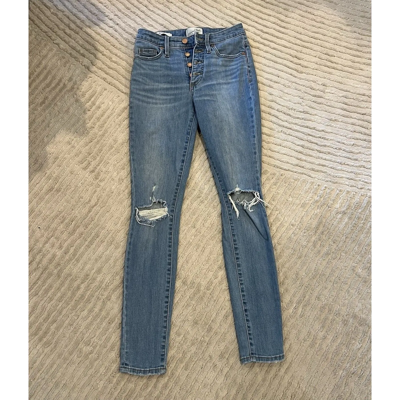 Universal Thread Women’s High Rise Distressed Skinny Button Fly Jeans Size 0/25R - Image 2