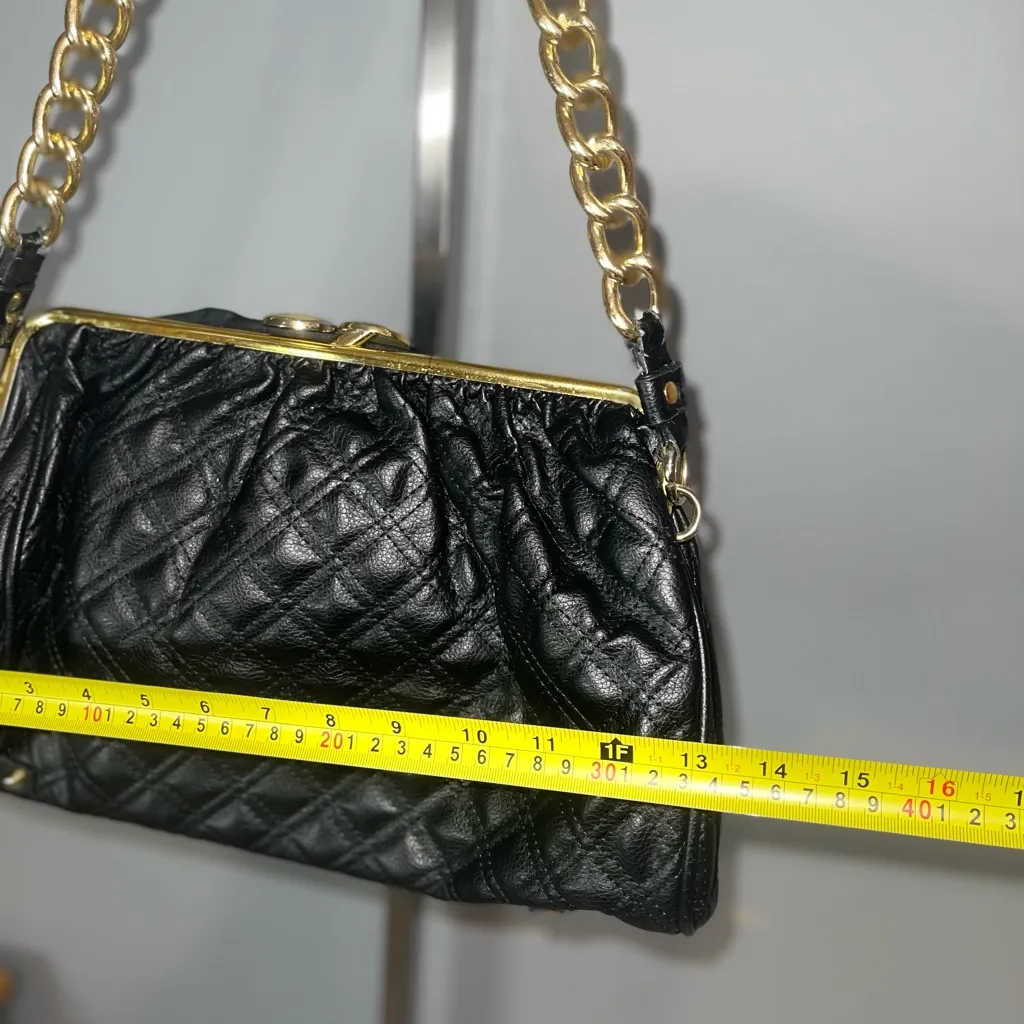 Black quilted faux leather handbag shoulder bag purse gold chain Y2K - Image 6