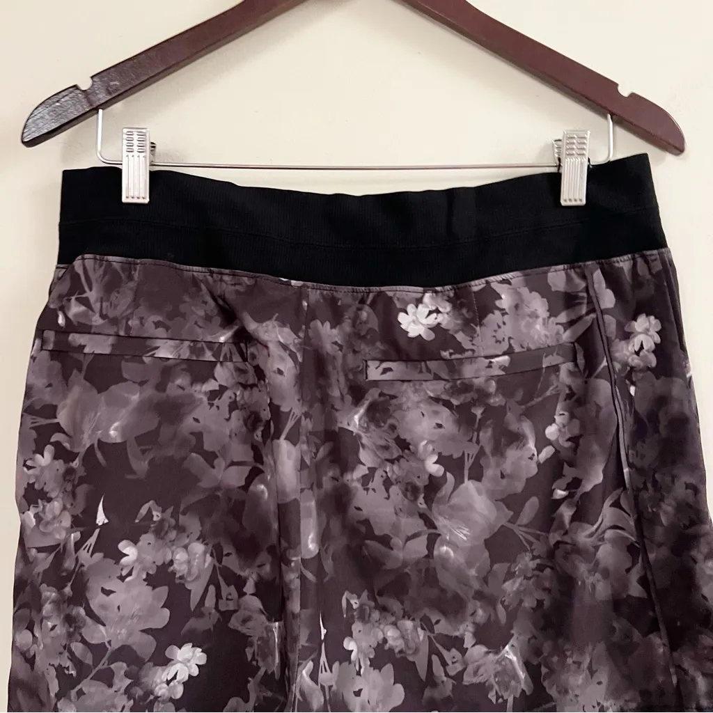 Athleta Women's Size 12 Brooklyn Printed Shorts Purple Black Floral 980415 - Image 5
