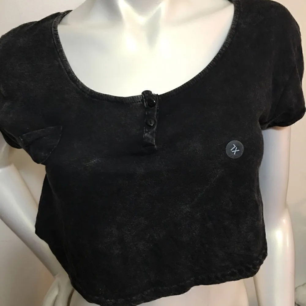 Acid wash crop top with mini pocket 2 button V Black Size XL - Image 3