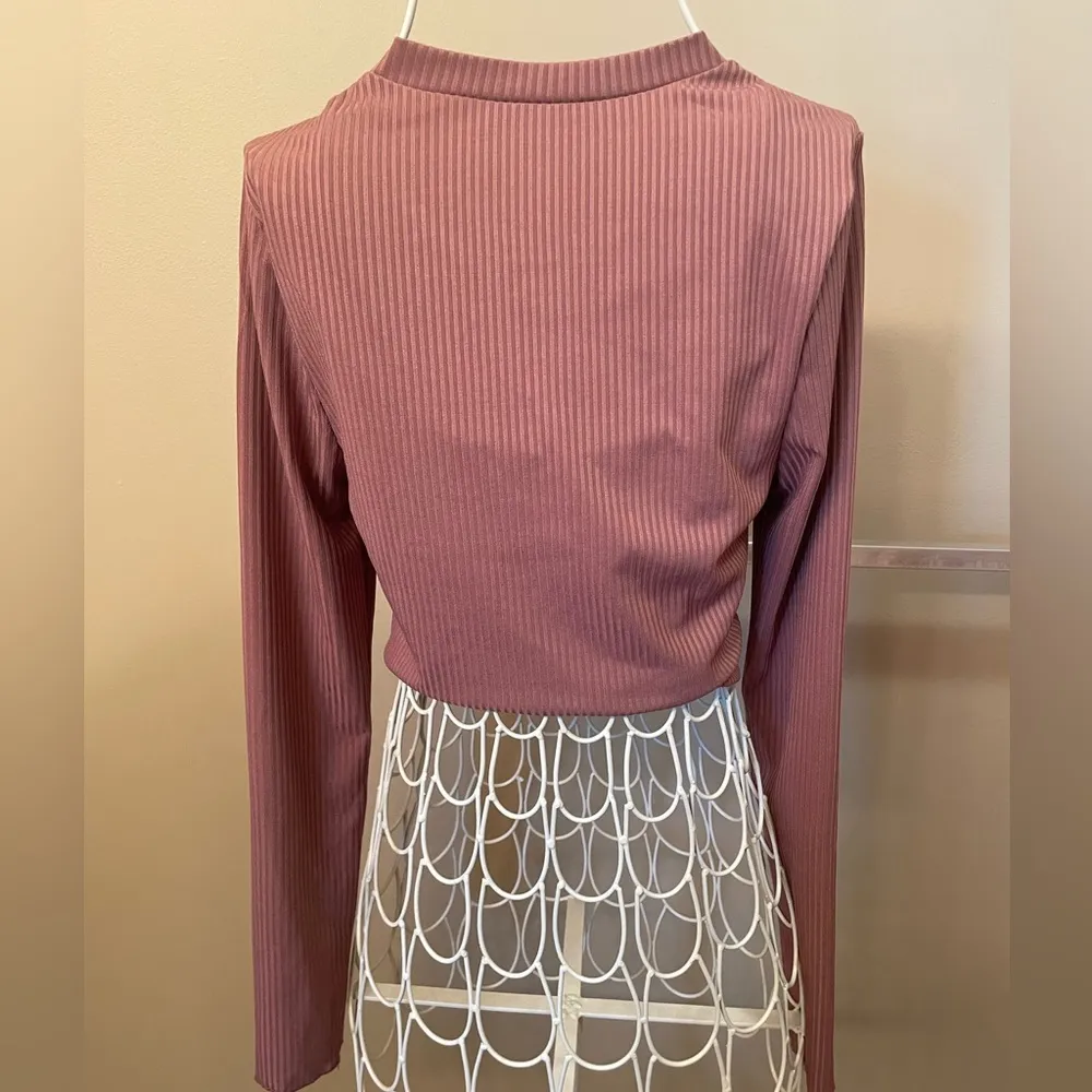 Shein Ribbed Dri-Fit Cropped Long-Sleeve Top - Image 3