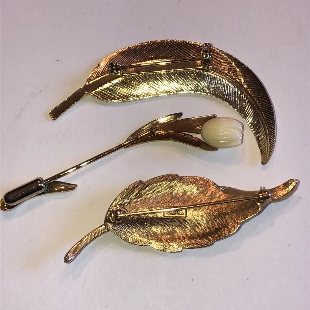 Lot of 3 Avon Vintage Gold Tone Leaf Rose Flower Retro Brooch Shoulder Pin - Image 4
