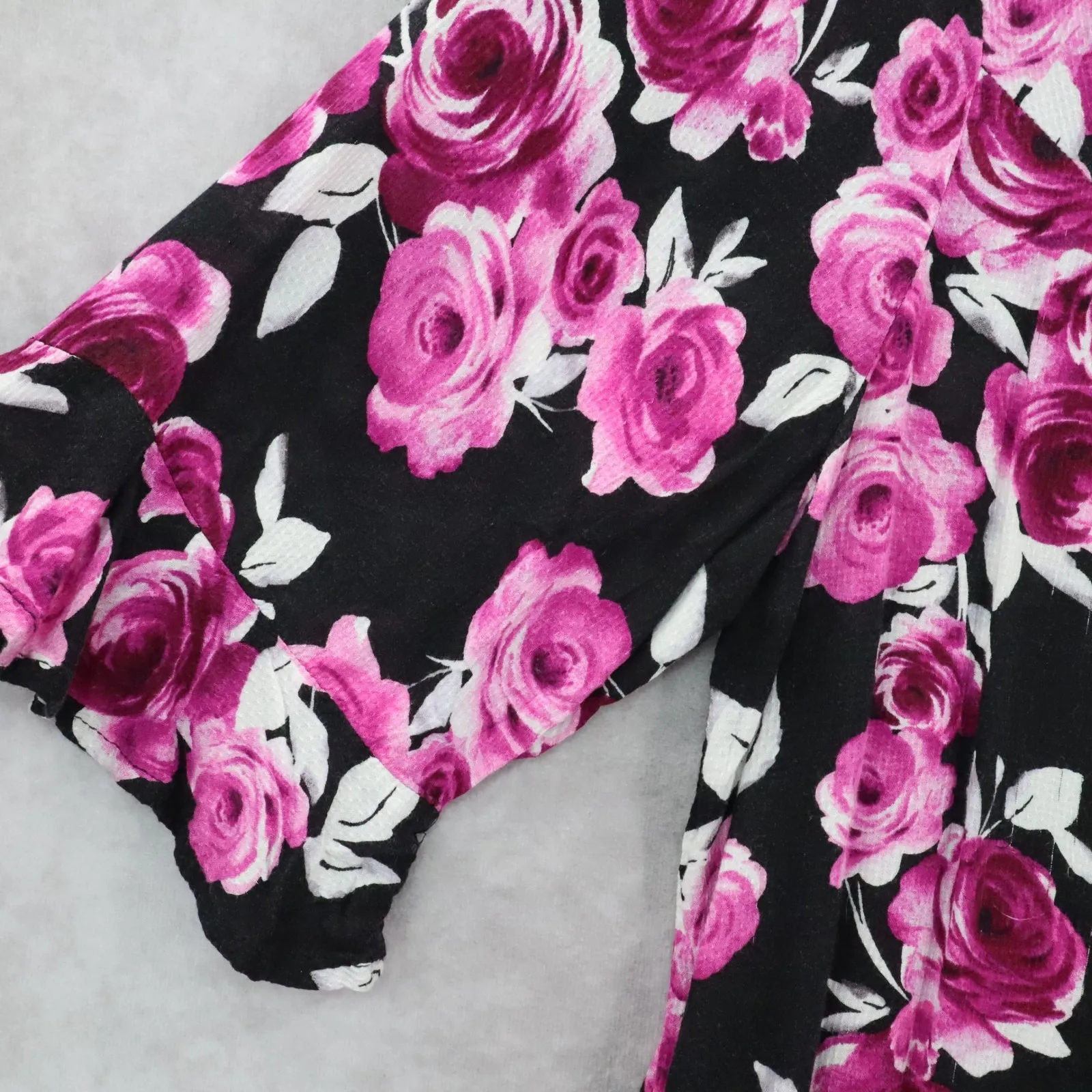 Torrid Floral Blouse 3/4 Sleeve V-Neck Tunic Top Black Pink Rose Print Flowy‎ 2 - Image 5