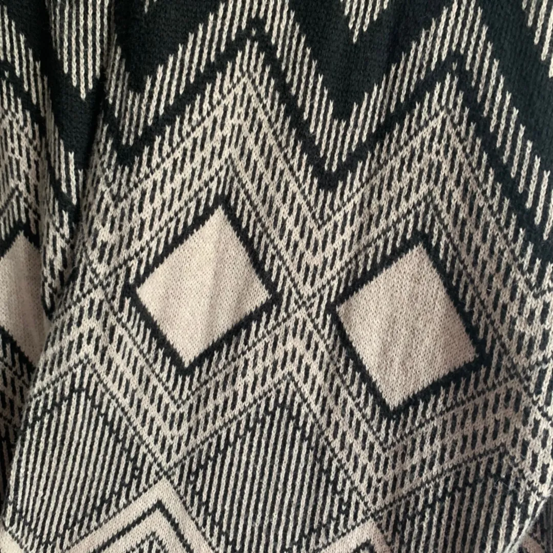 Black Cream Aztec Geometric Cardigan - Image 4