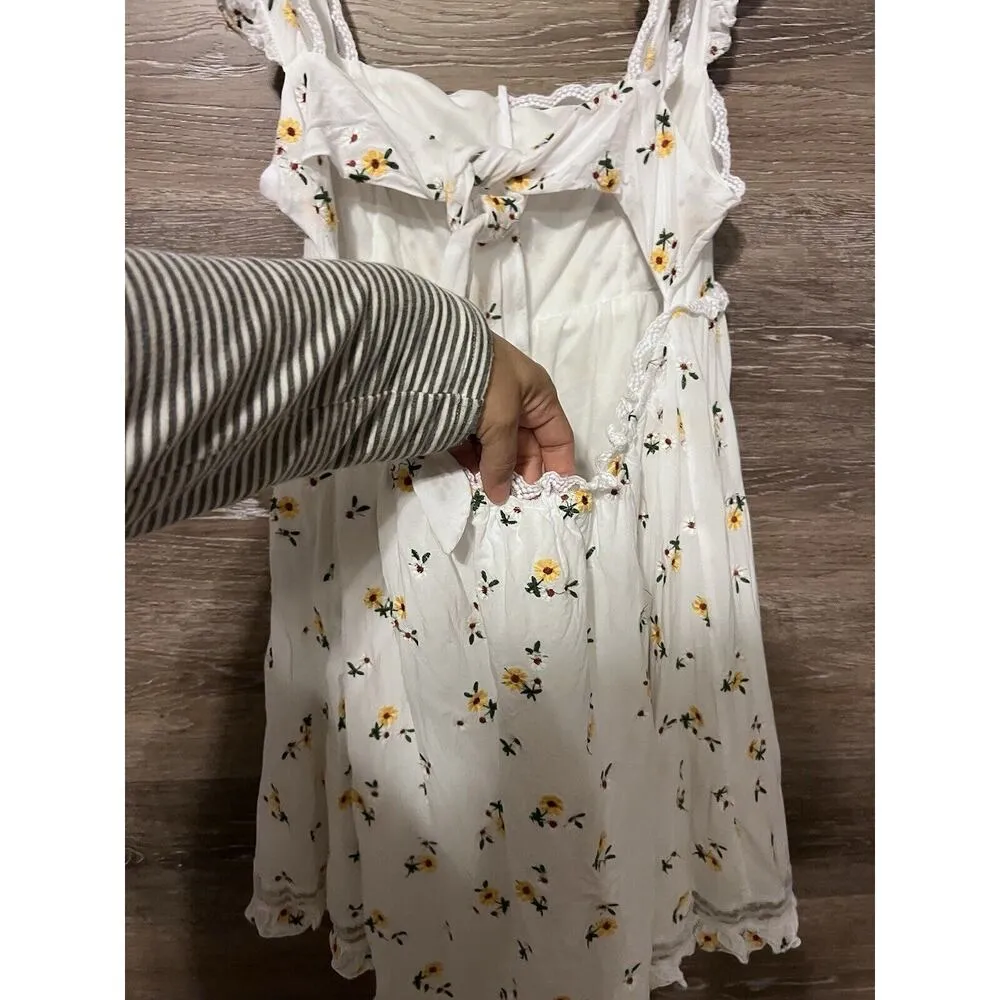 Altar'd State Babydoll Sz M Dress White Floral Embroidery Open Back Cottagecore - Image 3