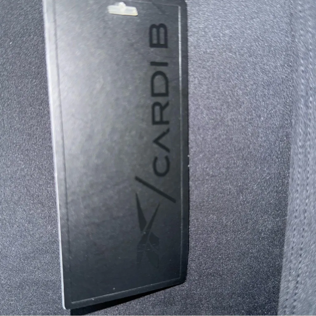 Reebok / Cardi B Black V Neck Crop Top Long Sleeve 3X NWT Grunge - Image 7