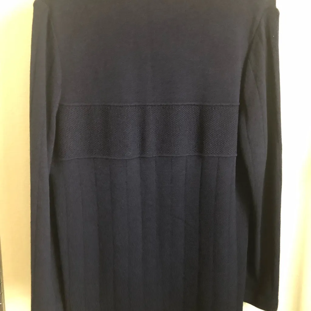 St. John  BASICS Sweater. - Image 7