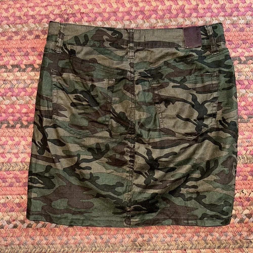 LEVEL 99 CAMO ARMY PRINT DENIM MINI SKIRT Green - Image 4