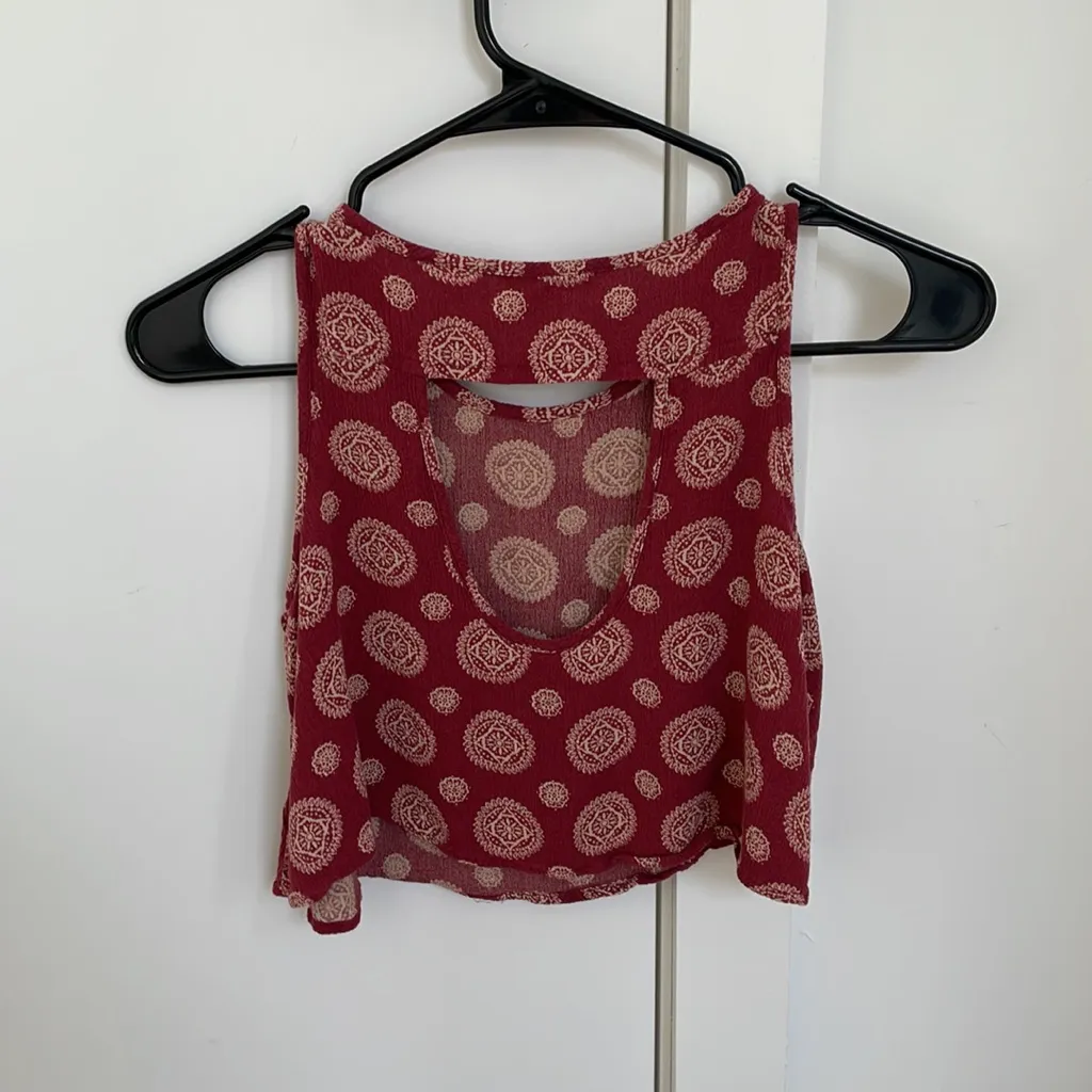 Red medallion print crop tank Size Small - Image 4