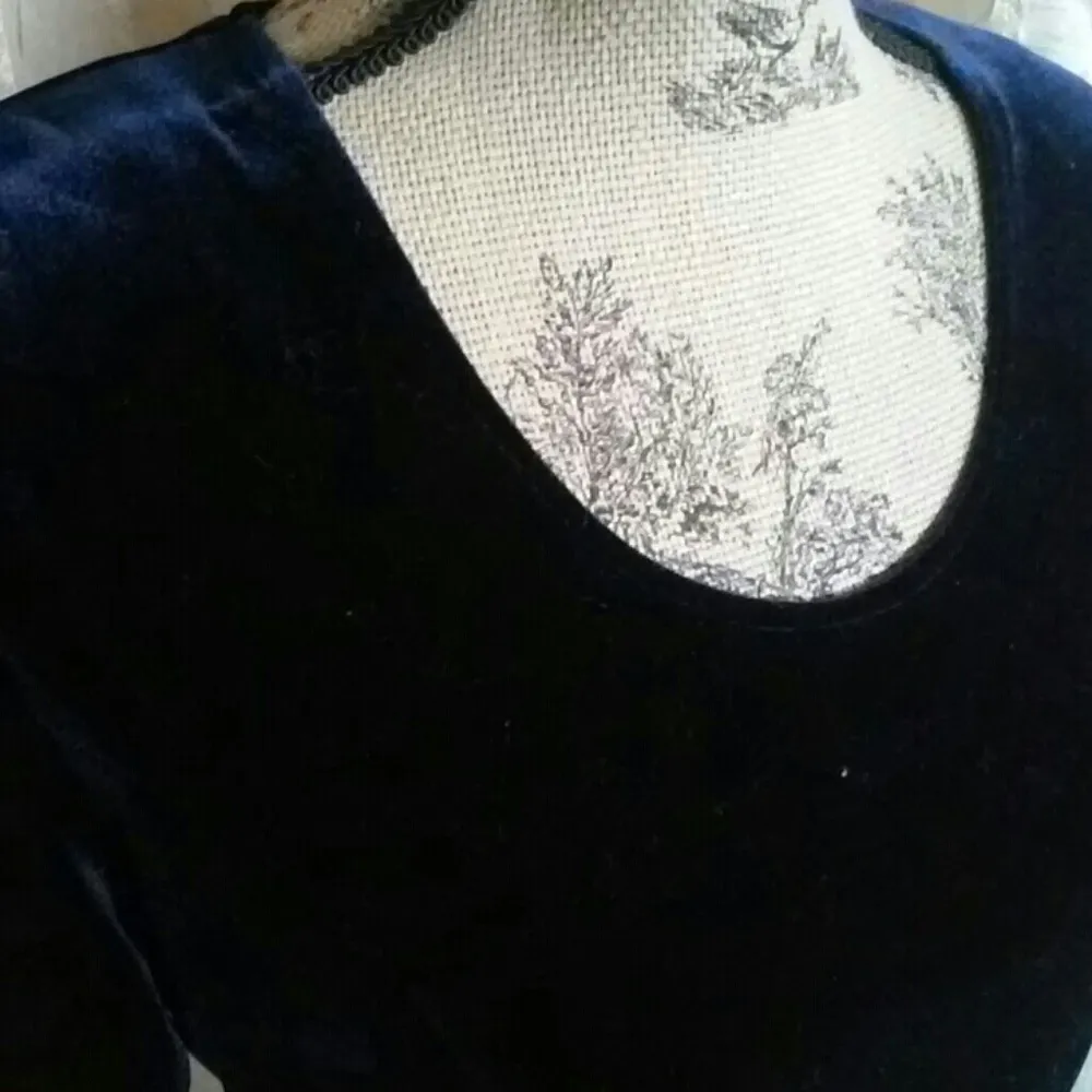 Navy Blue Velvet / Velour Short Sleeve Dress Size M - Image 2