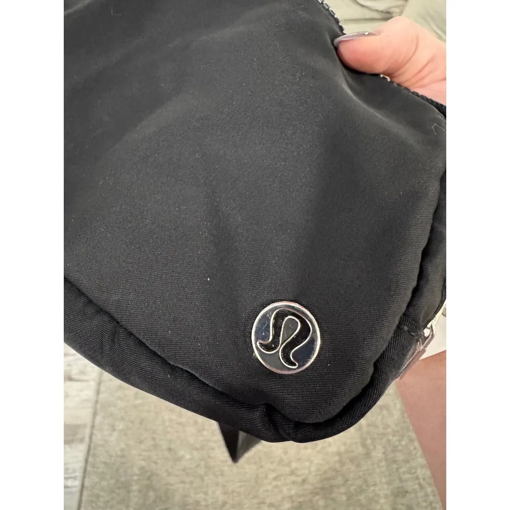 Lululemon Everywhere Belt Bag Black Crossbody Fanny Pack Travel OS 1L - Image 5