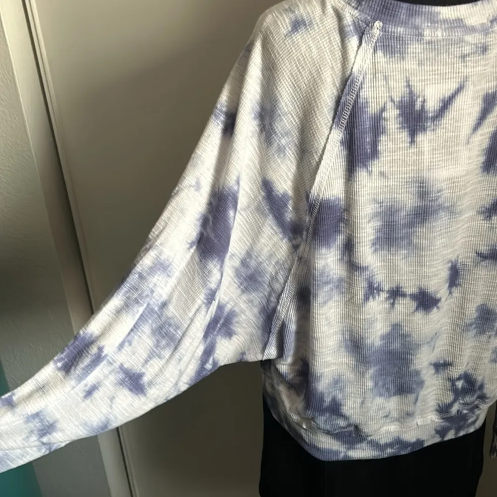 Evereve’s Z Supply Claire Cloud Oversized Raglan Waffle Ribbed Thermal Pullover - Image 5