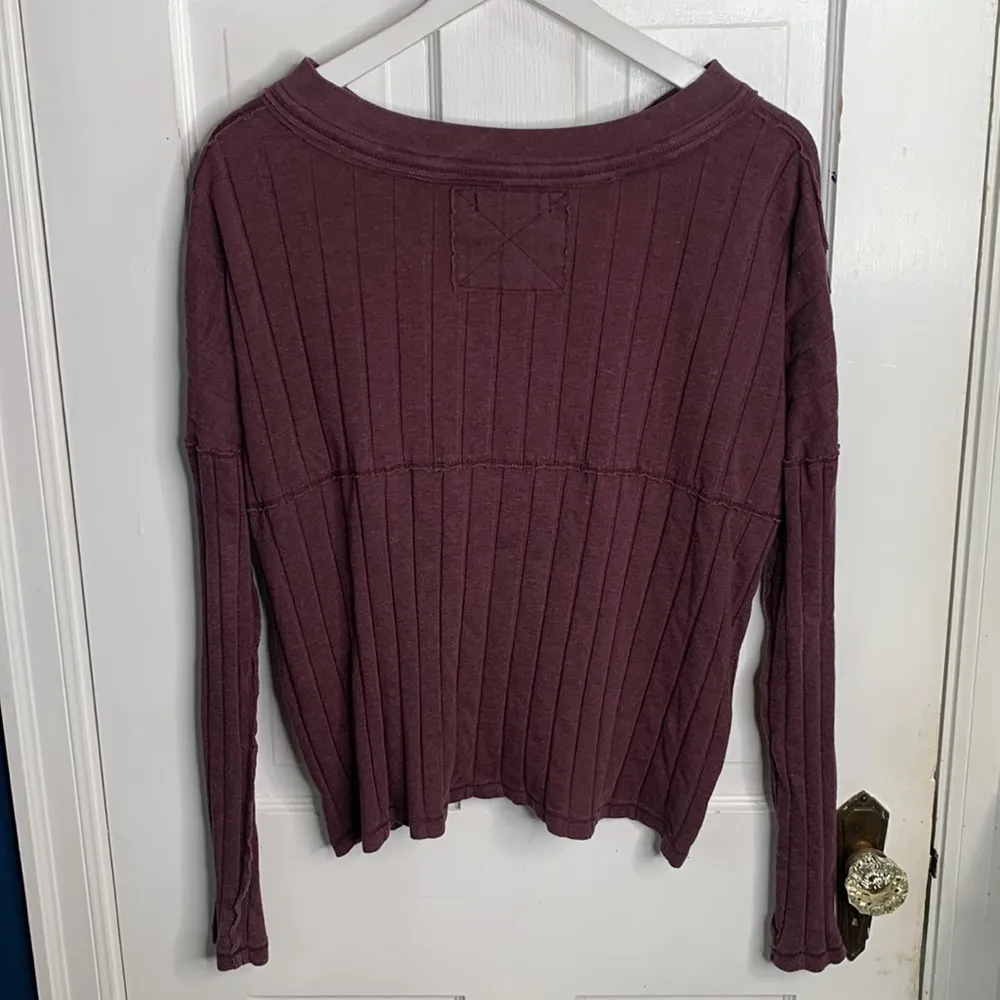 We the Free Free People In The Mix Henley Top in Magic Berry W-295 Sz M - Image 10