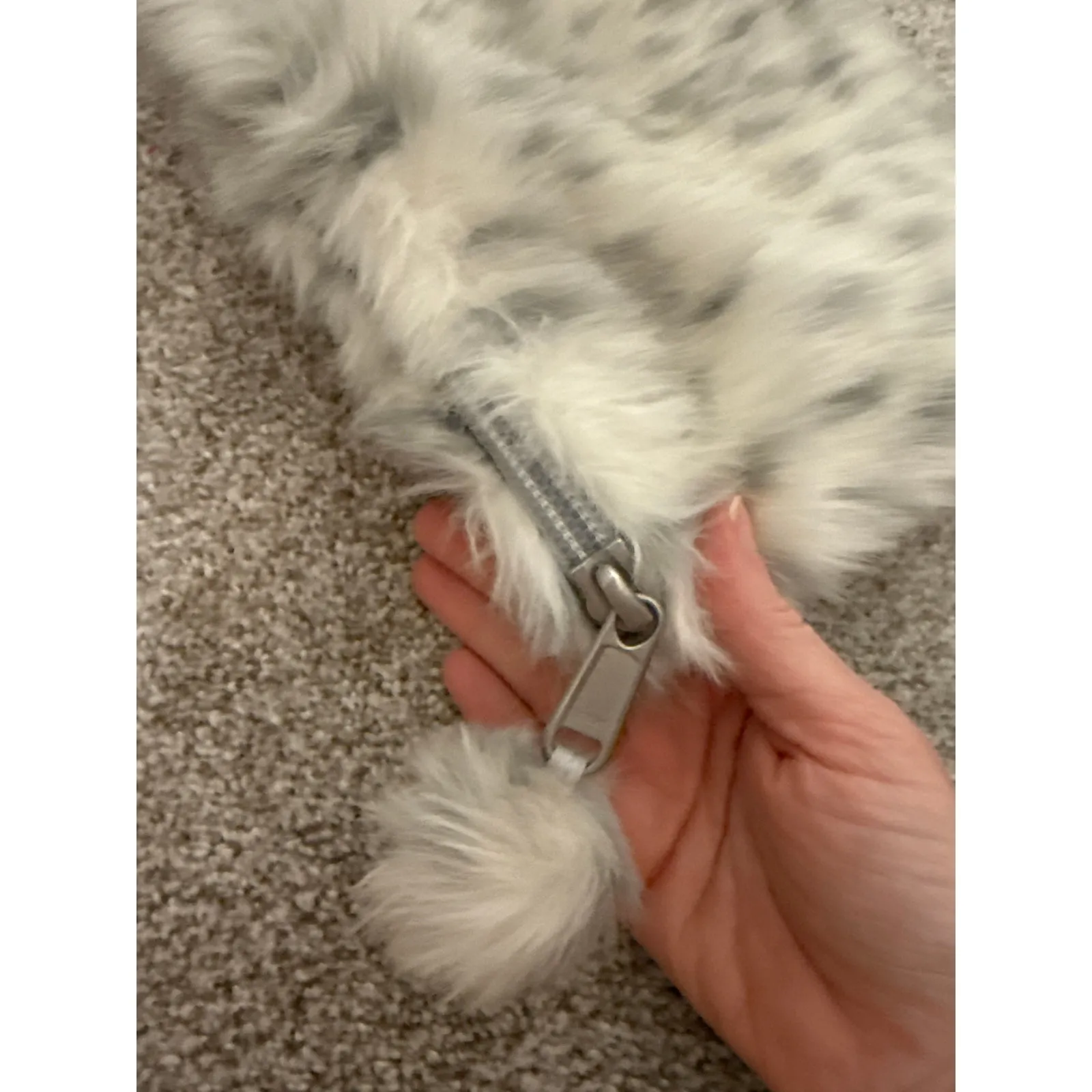 NWT Pottery Barn Teen Faux Fur Zipper Pouch in Gray Snow Leopard - Image 3