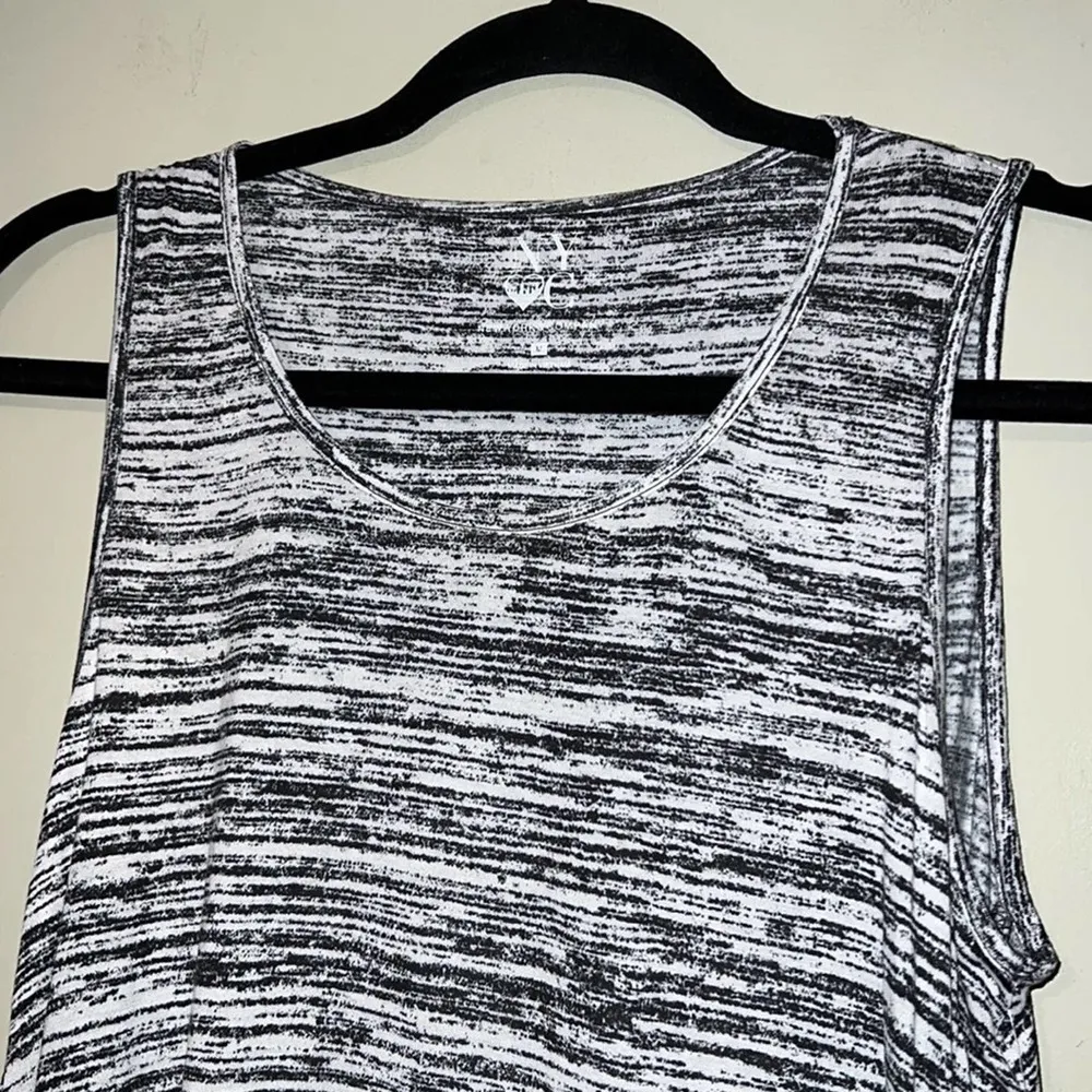 NY&C women’s size medium tank shark bite hem split sides black and white design - Image 2