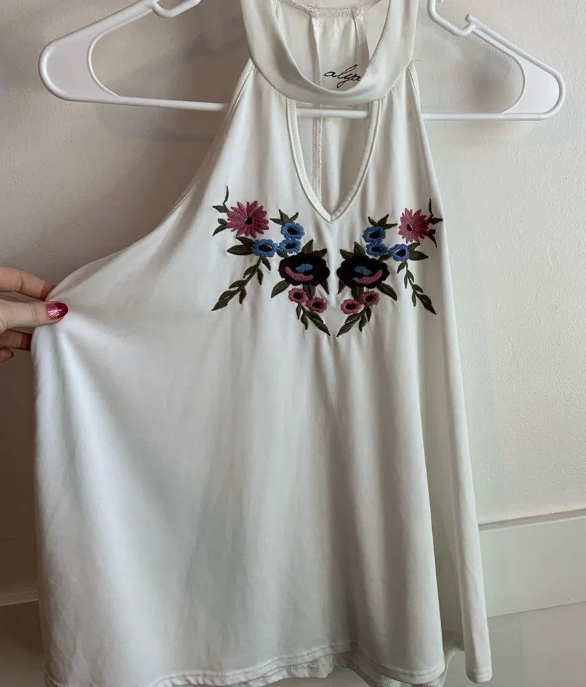 Alya White High Neck Embroidered Keyhole Tank Top - Image 4
