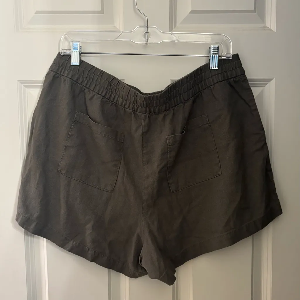 GAP Linen Blend Drawcord Waist Shorts in Dark Olive Green, Size L - Image 5