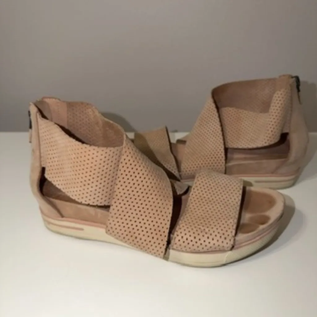 Eileen Fisher Women’s Size 7.5 Leather Comfort Sandals Neutral Color - Image 3