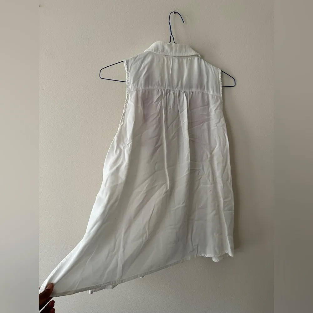 Garden Girl Embroidered Floral Red Blue Green Button Down Sleeveless White Top M Size M - Image 6