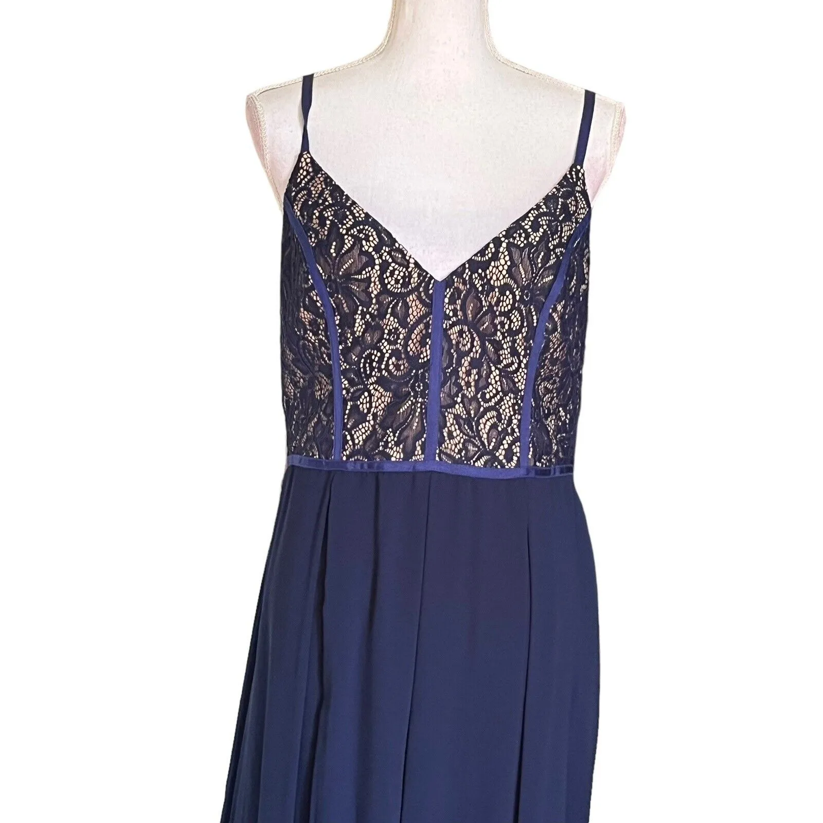 Fame and Partners Lace Gown Women’s Size 14 Navy Piped Trim Formal Dress - Image 3