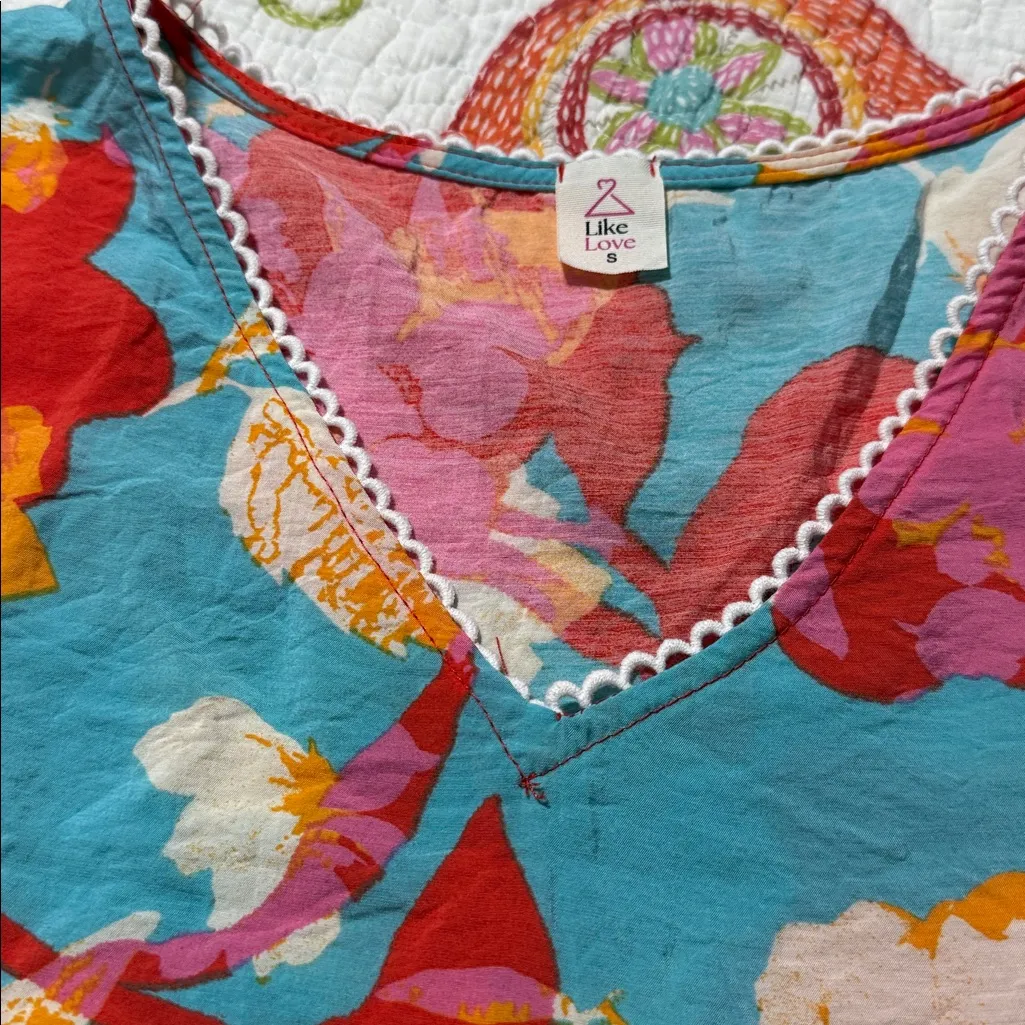 Like Love women’s size small pullover v - Image 4