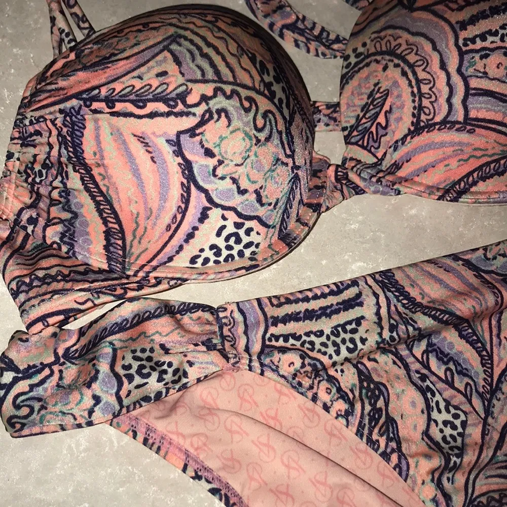 - Rare print- 34C or 32C/M Victoria's Secret Swim BOMBSHELL Add-2 cups - Image 3