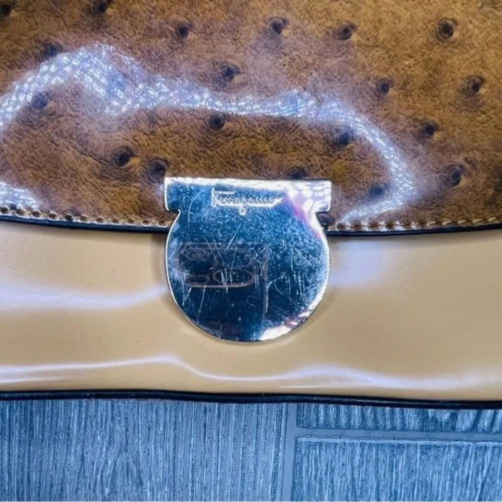 Salvatore Ferragamo vintage faux ostrich clutch purse handbag patent leather - Image 3