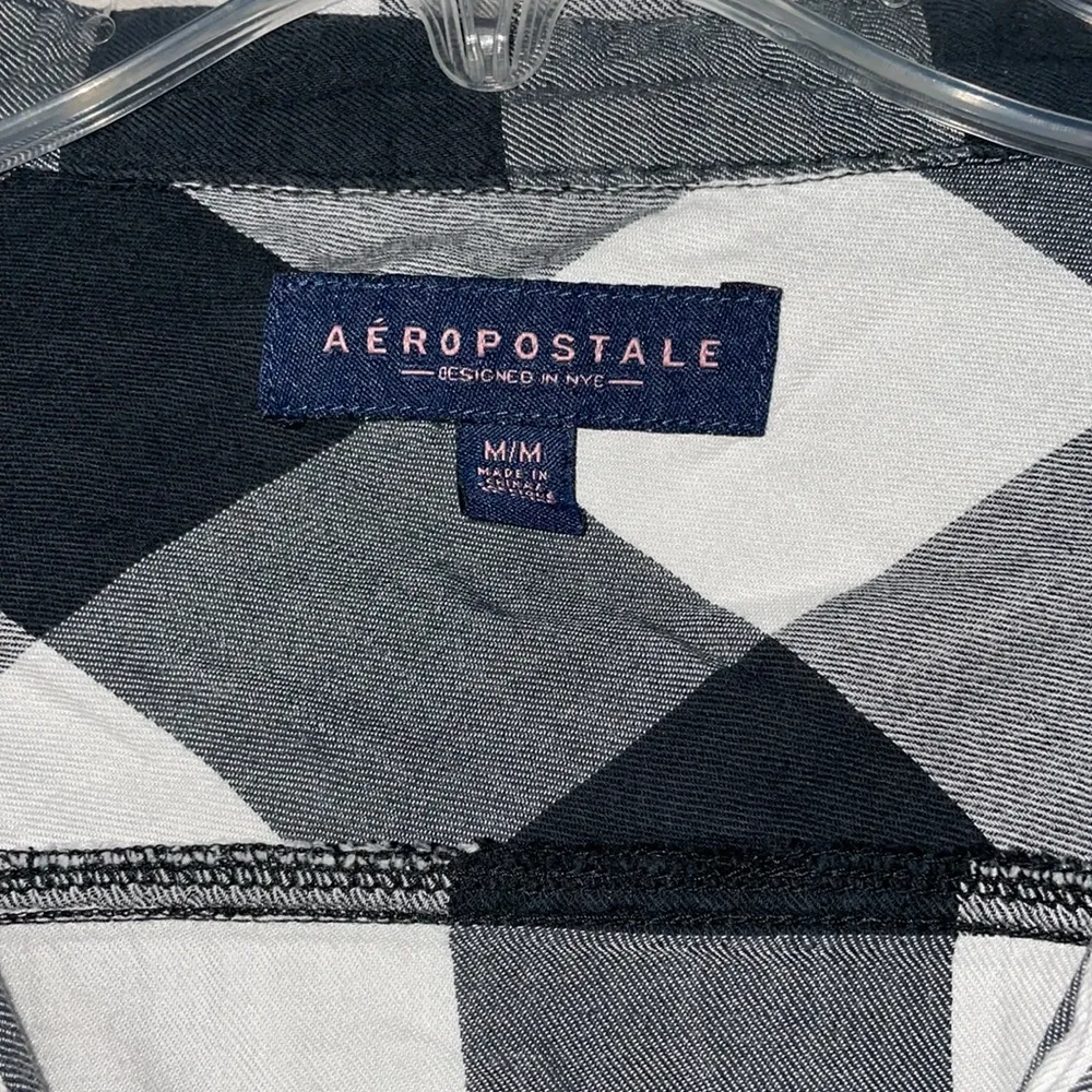 Women’s plaid button up - Image 2