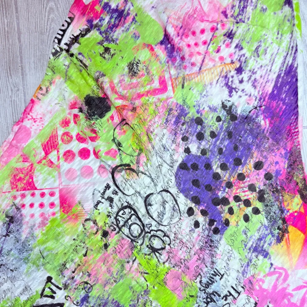 Inoah graffiti style white short sleeve unique hem shirt t shirt blouse large - Image 2