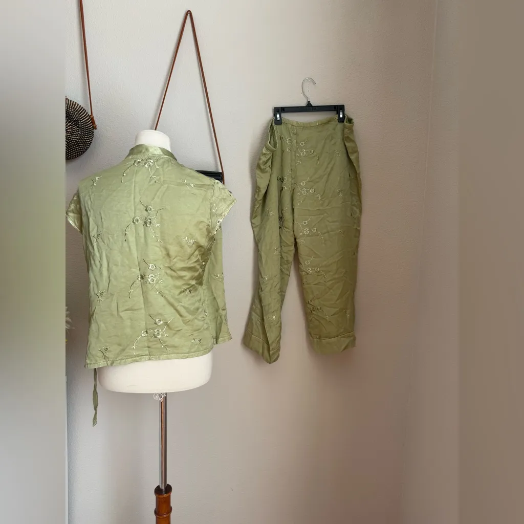 NWT Vintage Bella Notte Sage Floral Madison Floral Top Wrap PJ Set, Size Large Green - Image 4