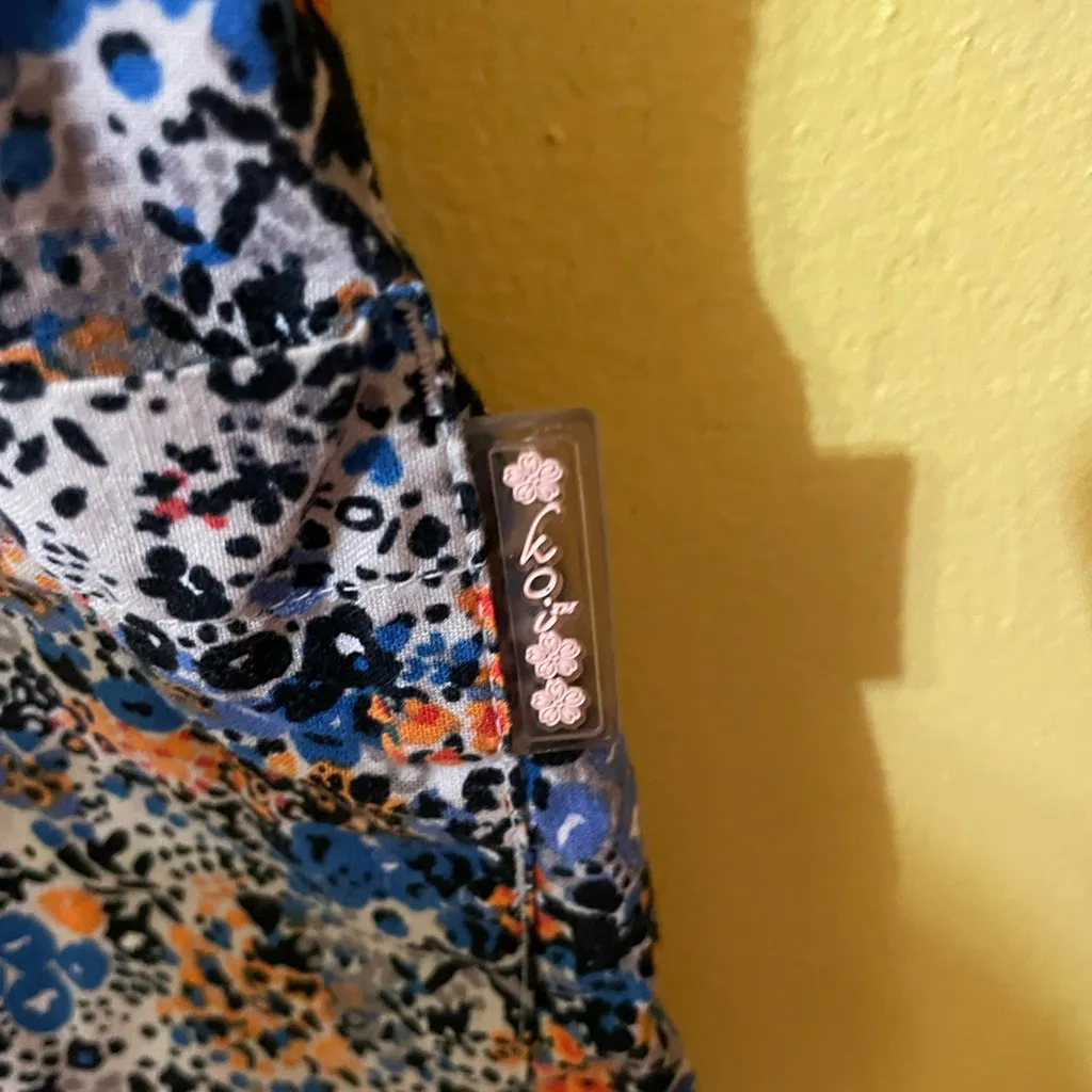 Koi Blue and Orange Floral Scrub top Size XS - Image 4