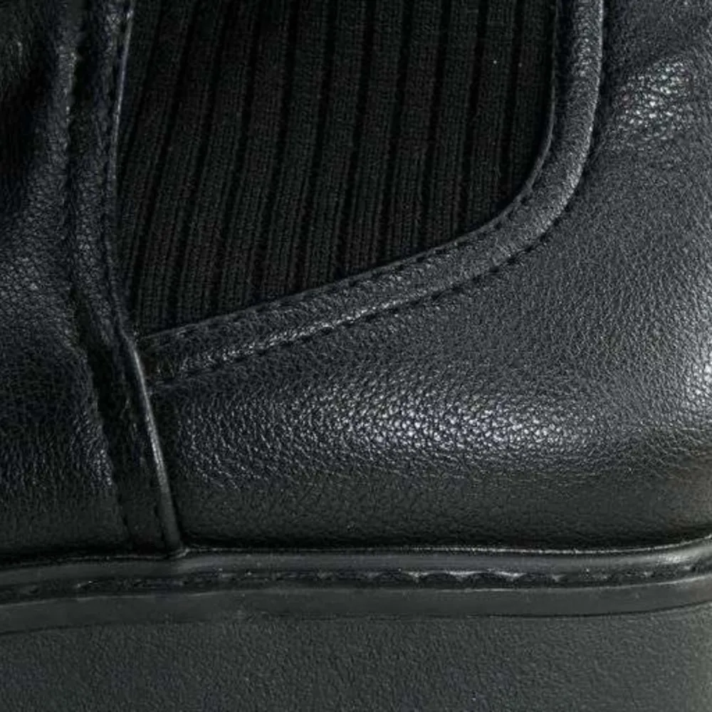 DV Dolce Vita Women's Villa Chelsea Lug Sole Booties - Image 5