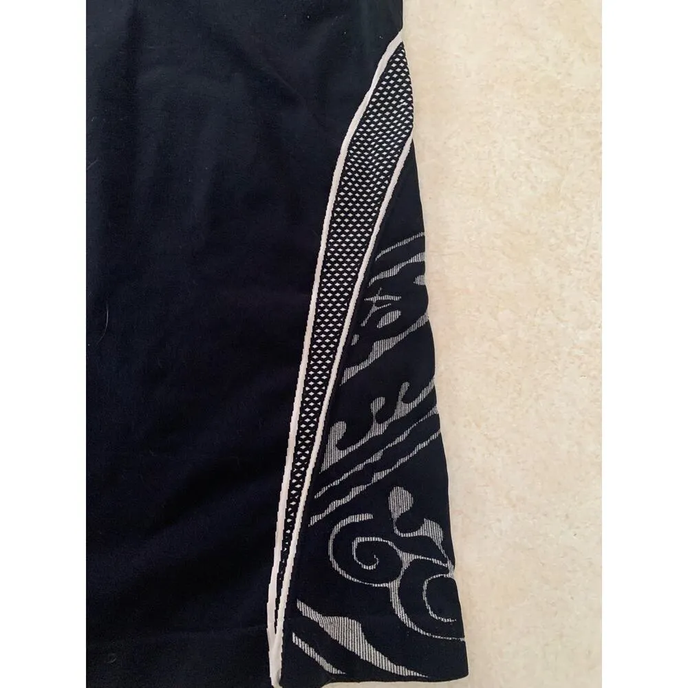 Athleta black tribal print muscle tank woman’s XS rash guard - Image 8