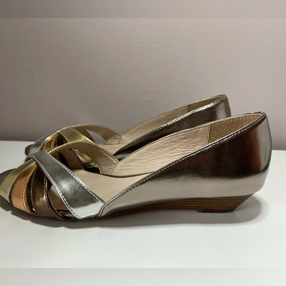 Nine West Women's Stephany Kitten Wedge Sandal Metallic Bronze, Silver Size 6 M - Image 4