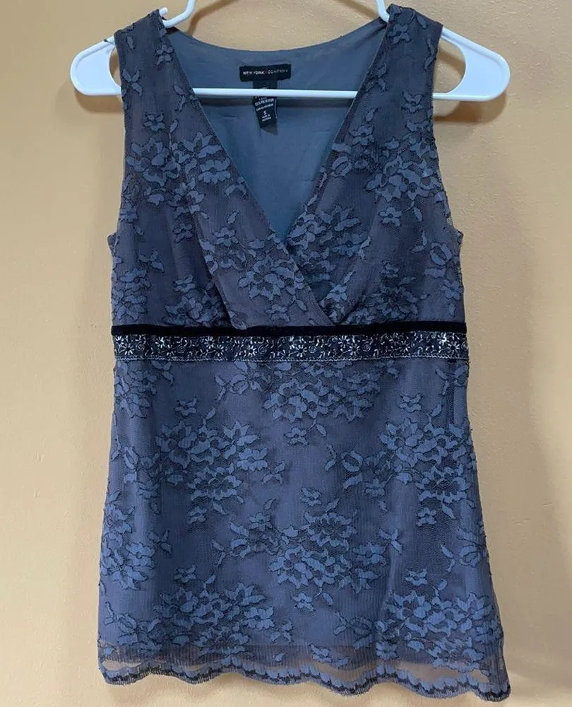NEW YORK & COMPANY Gray Floral Lace Tank Blouse S - Image 3