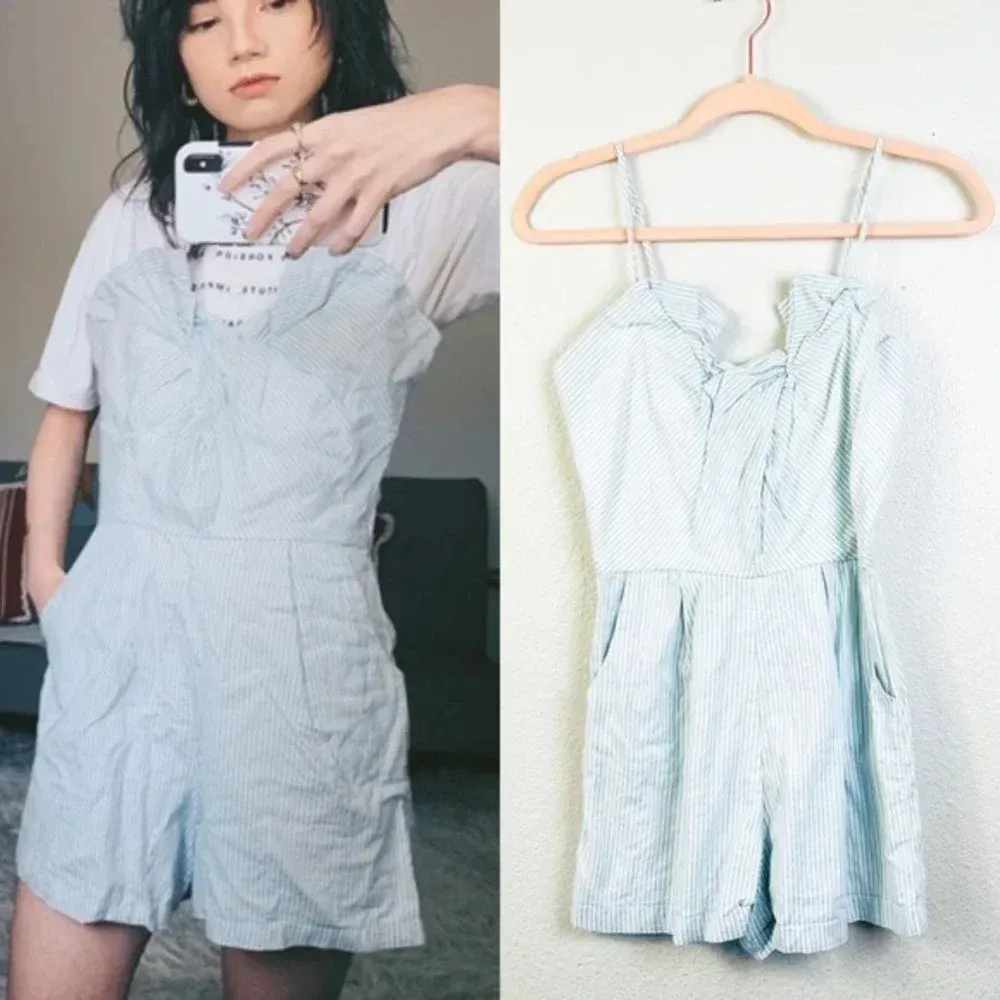 THREADS 4‎ THOUGHT Light Blue Pinstripe Romper Size Small - Image 2