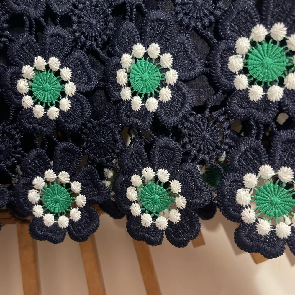 J. Crew Navy & Green Floral Crochet Lace Blouse Cap Sleeve  Preppy Classic Sz M - Image 5