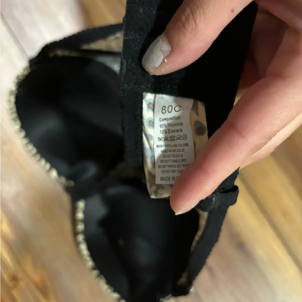 NWOT STRAPLESS Black and Leopard Print Bra Size undefined - Image 2