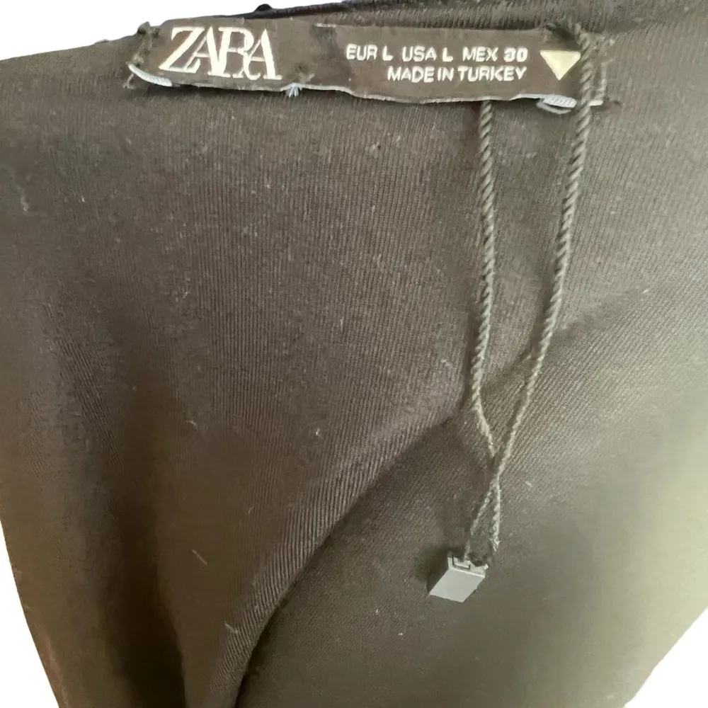 ZARA Black and Blue Polka Dot Crop Top - Image 7