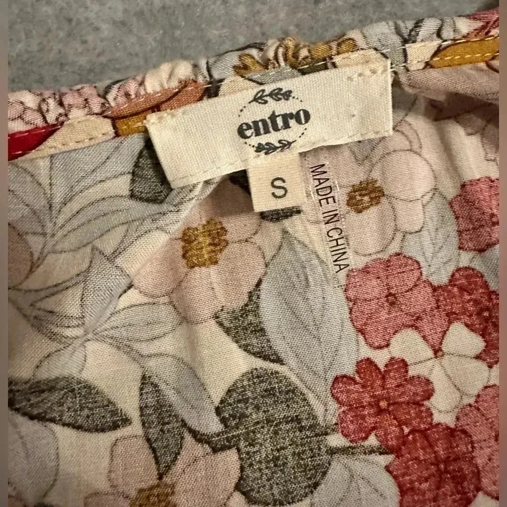 Entro 3/4 sleeve floral blouse size S - Image 3