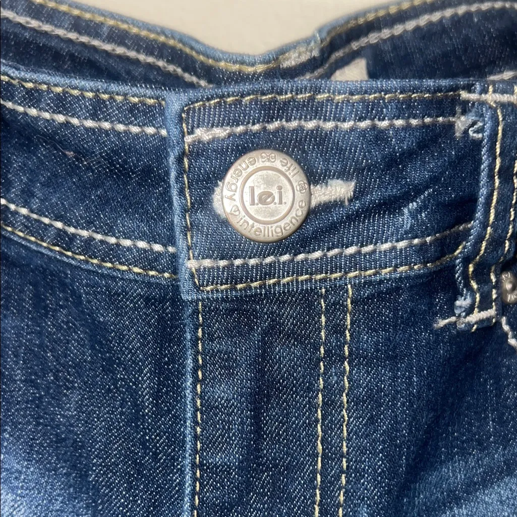 Vintage LEI Sophia Hipster Flare Medium Blue Flare Jeans with Patterned Accents Size undefined - Image 8