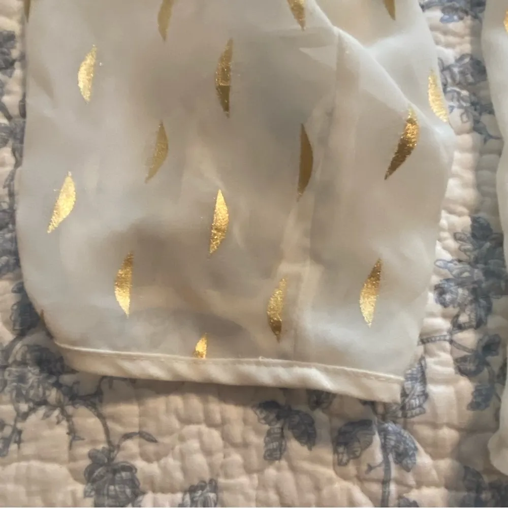 Maison Jules Cream and Gold Patterned Sheer Long Sleeve Blouse Size Medium - Image 5