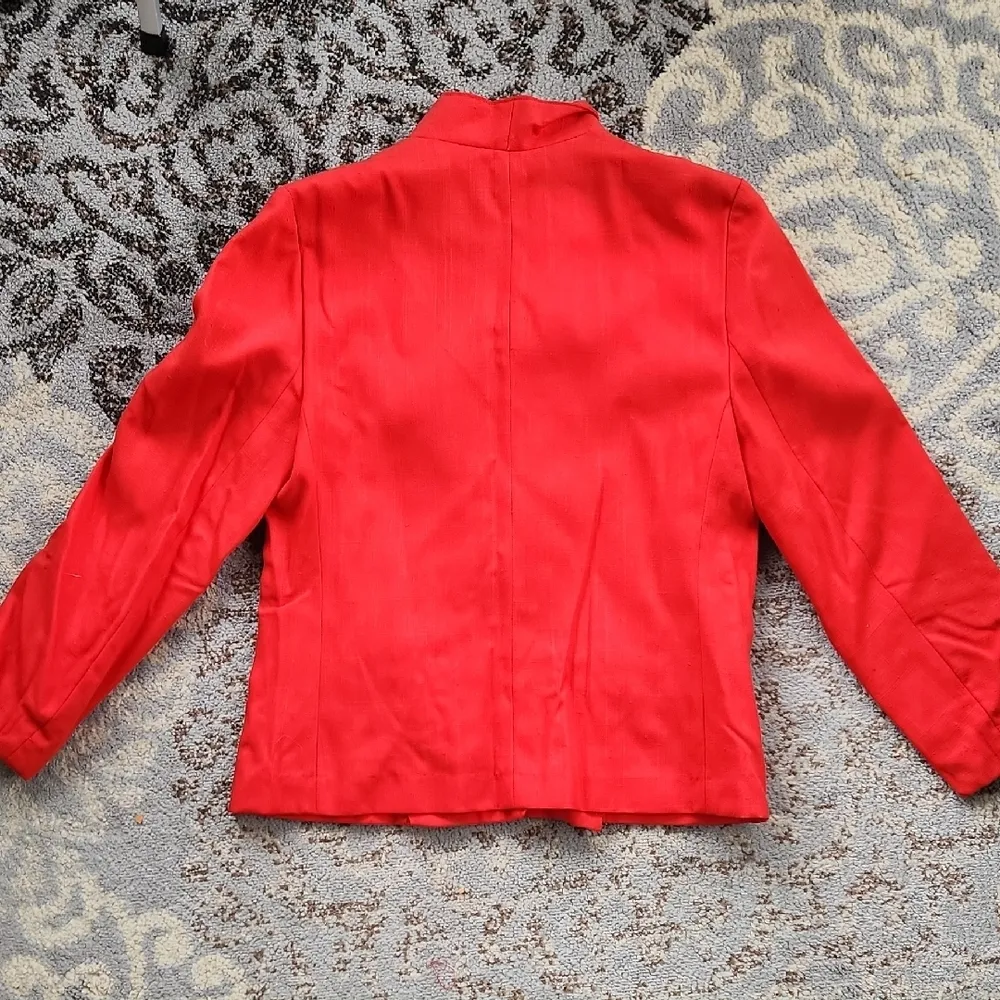 Vintage Red Blazer and Pants Set with Feather Accent Size undefined - Image 9