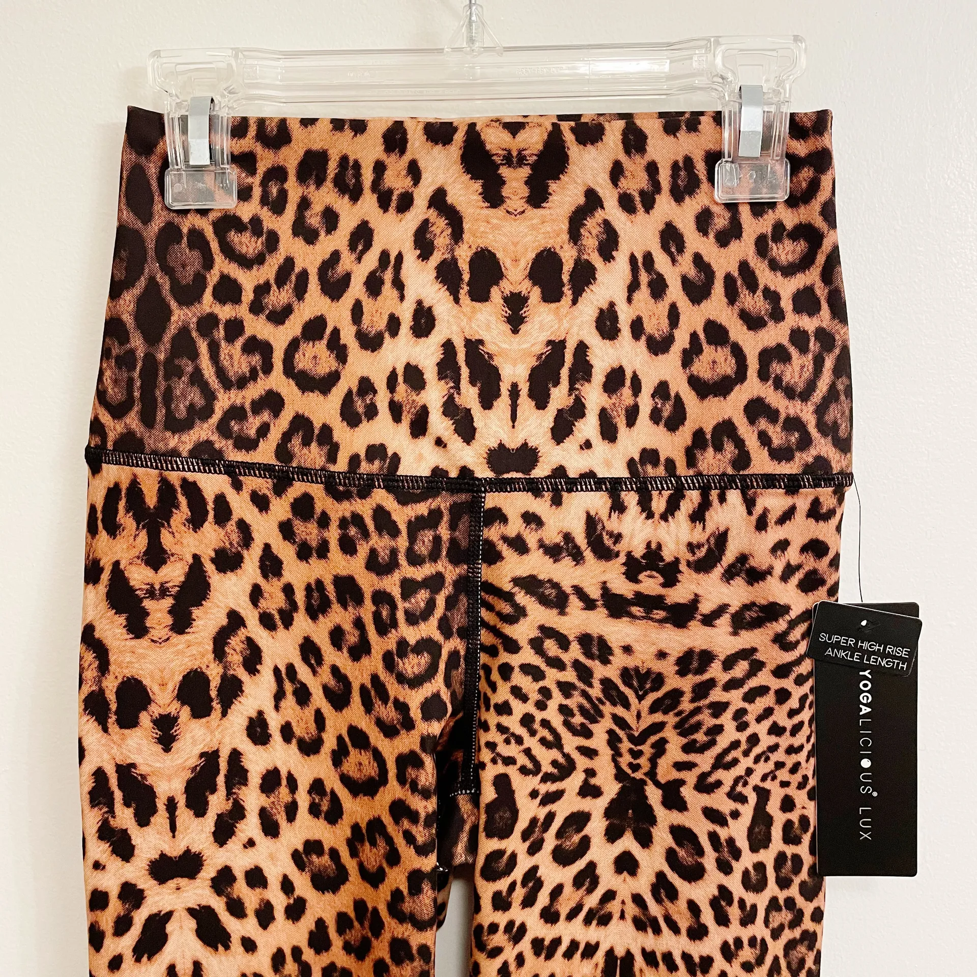 Yogalicious  NWT  Leopard 7/8 Leggings - Image 8